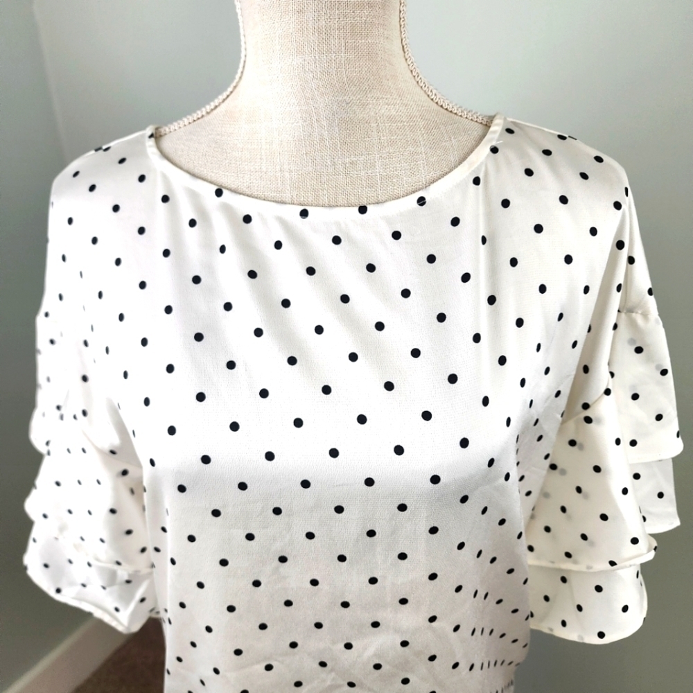 H&M women's black and white polka dot ruffle flutter sleeve top size 2